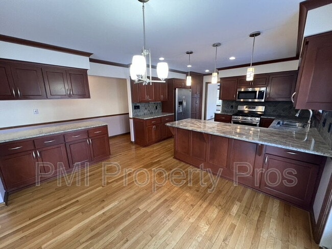 Building Photo - 3204 Chateau Ct