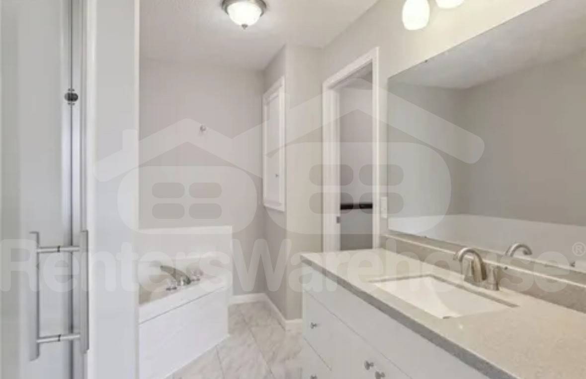 Building Photo - 16168 70th Pl N