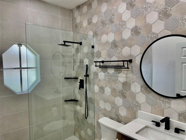 Building Photo - 2525 Bay Pointe Ct