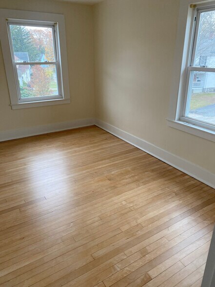 Building Photo - 404 Church St