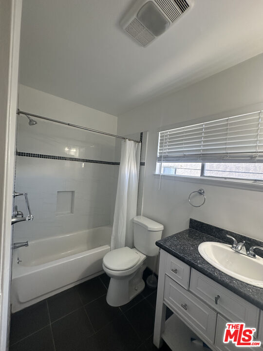 Building Photo - 1441 S Hayworth Ave