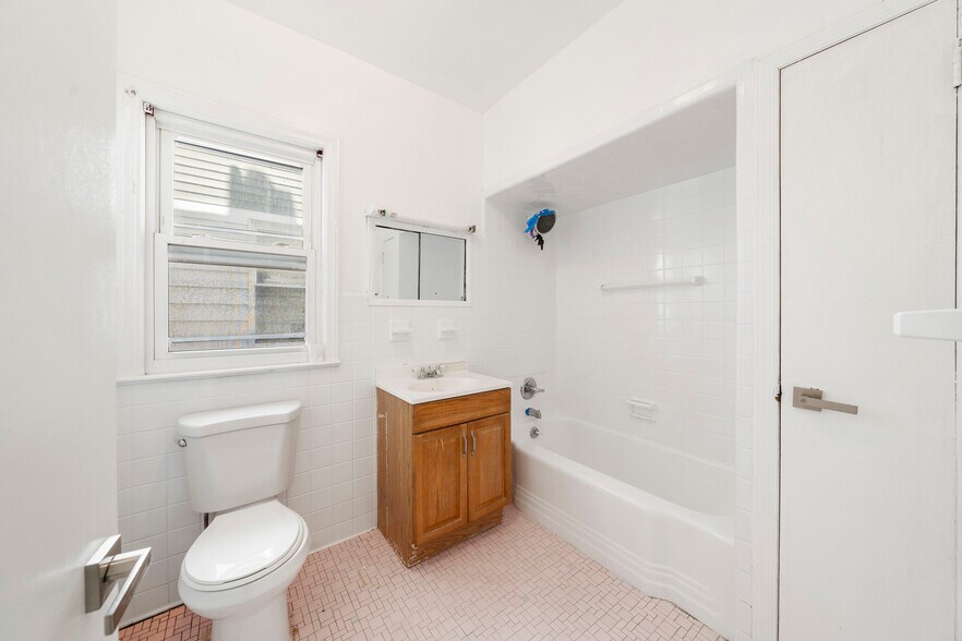 Bath Room - 69 Marion Ave
