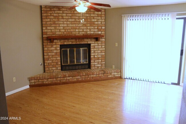 Building Photo - 4511 Buena Loma Way