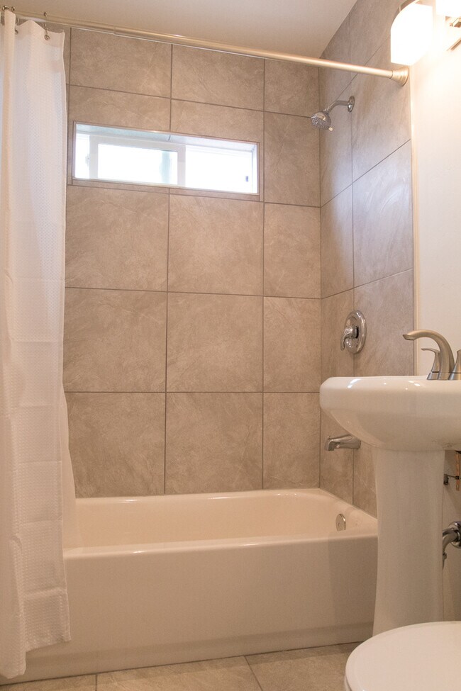 Building Photo - Upgraded 2 Bedroom/ 1 Bath Located in the Mount Hope Neighborhood of San Diego!