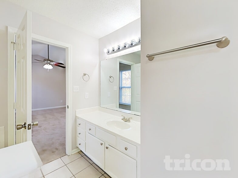 Building Photo - 1606 Oak Knoll Ln