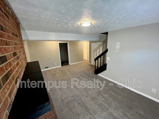 Building Photo - 2600 Saybrooke Dr