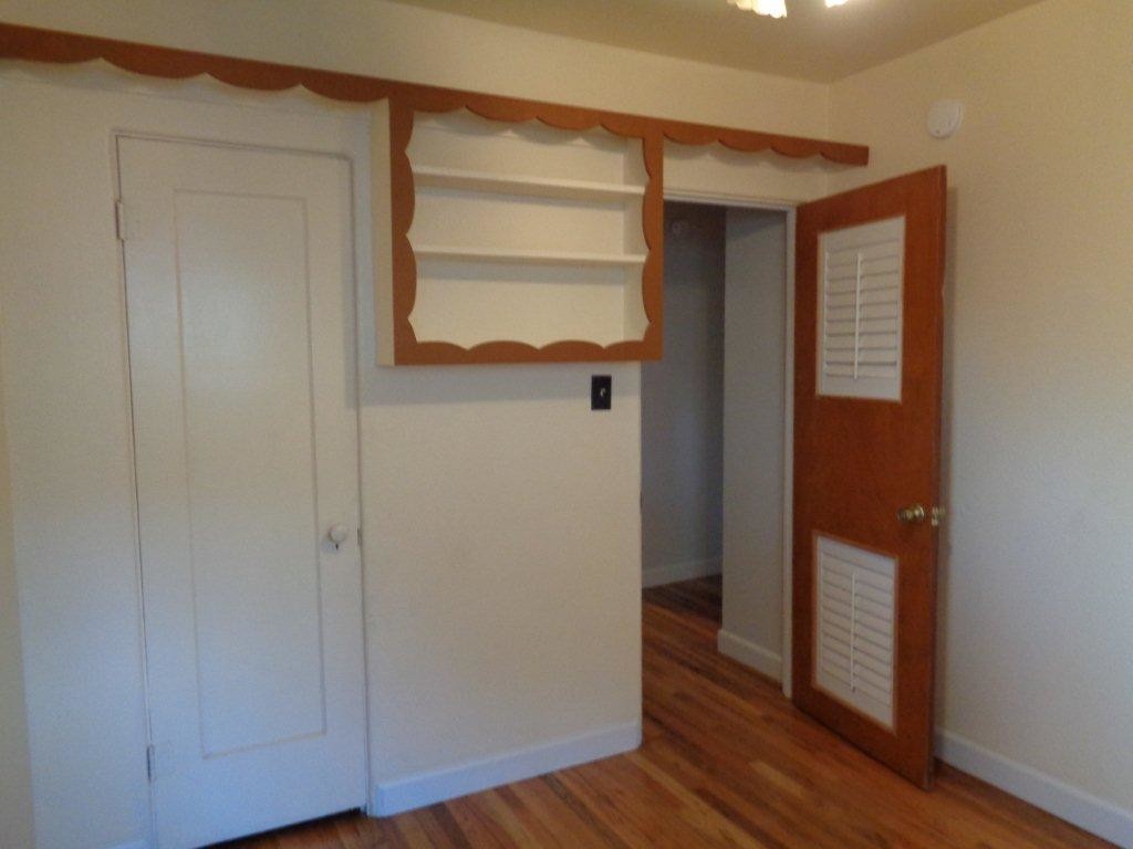 Building Photo - 916 W Adams Ave