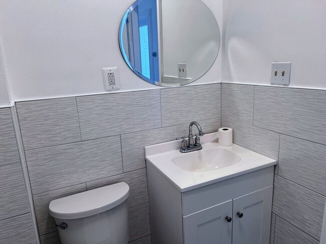 Building Photo - 618 16th St