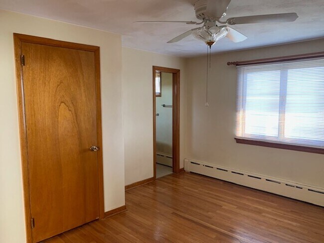 Building Photo - Newly Renovated 3 bedroom, 2.5 bath home