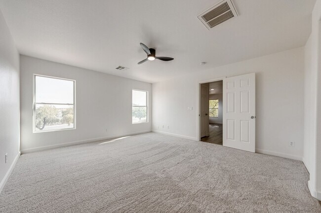 Building Photo - Fully Remodeled & Move-In Ready – Modern Finishes + Huge Loft!