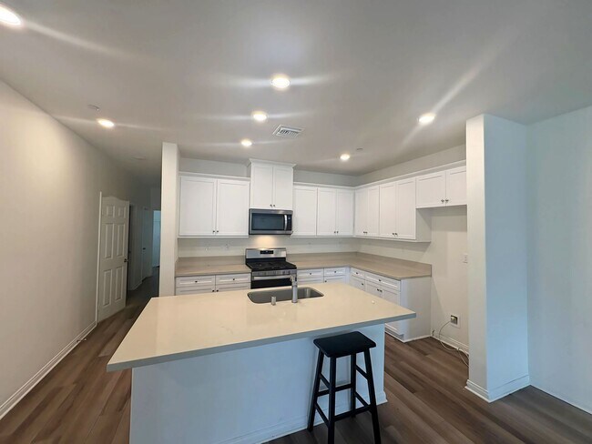 Building Photo - Beautiful Condo