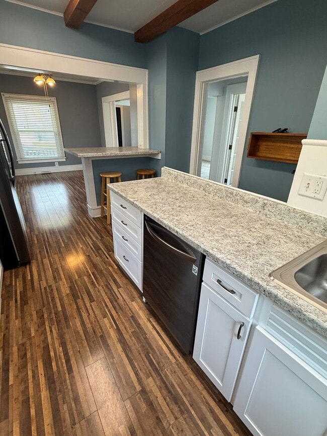 Building Photo - For Rent: Spacious 4-Bedroom Home in Moline, IL – $1,750/month