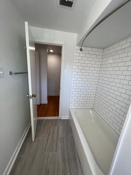 Building Photo - 42 Pond St