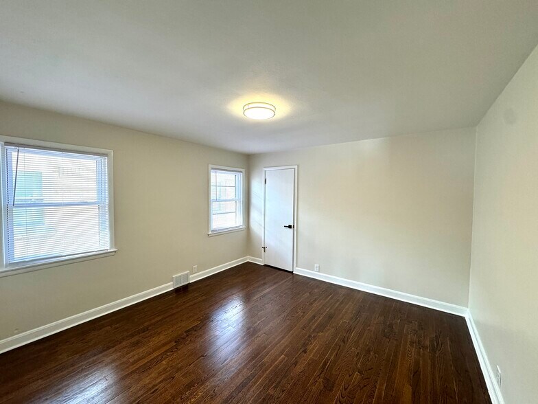 Building Photo - 8627 W Burleigh St