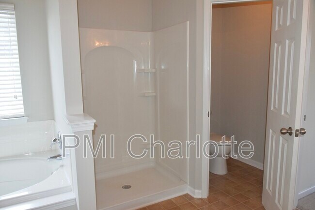 Building Photo - 307 Glennallen Rd