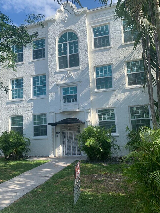 Building Photo - 130 Antiquera Ave
