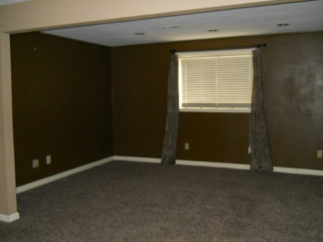 Building Photo - Space Galore!!!