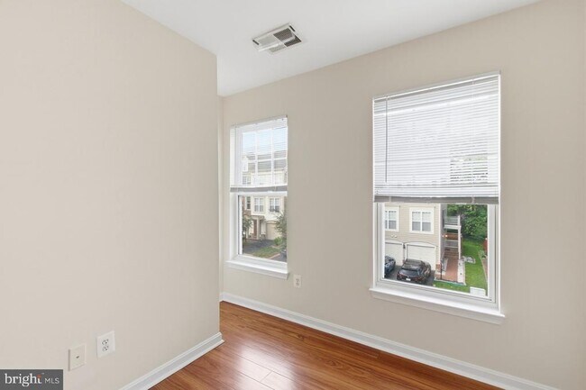 Building Photo - 8108 Dove Cottage Ct