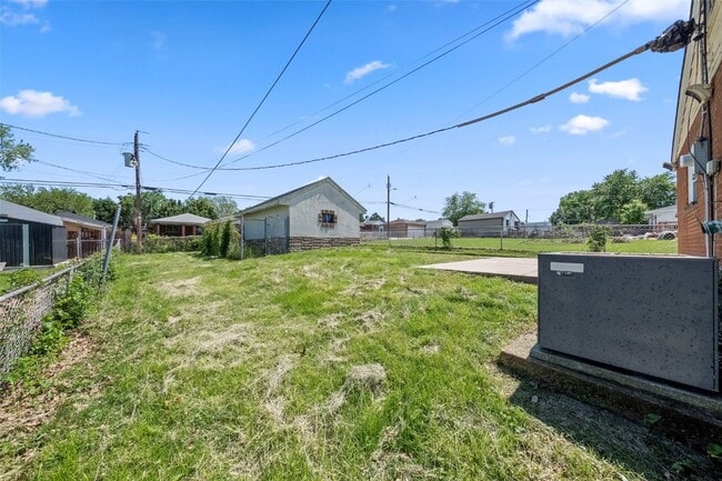 Building Photo - 3735 Koeln Ave