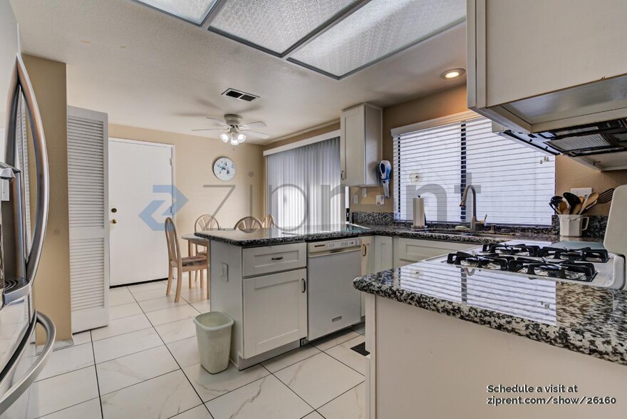 Building Photo - 67 Silkberry