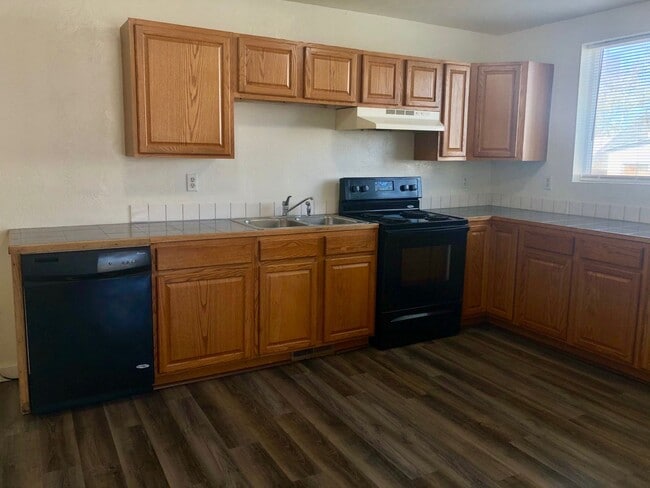 Building Photo - 4th St. Fourplex