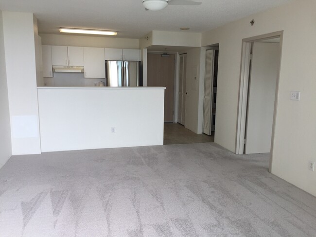 Building Photo - Great Kakaako Location, Amazing Views!