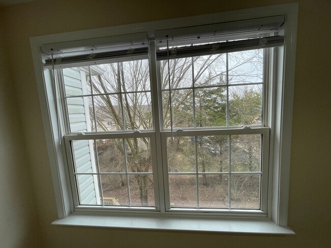 Building Photo - Elegant And Spacious 3 Bed 3.5 Bath Townhome In Vibrant Loudon Parkway Center