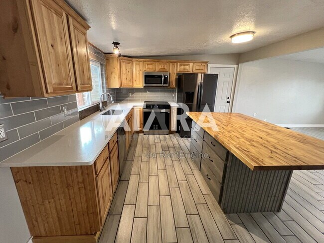 Building Photo - 3213 Rushton Ln