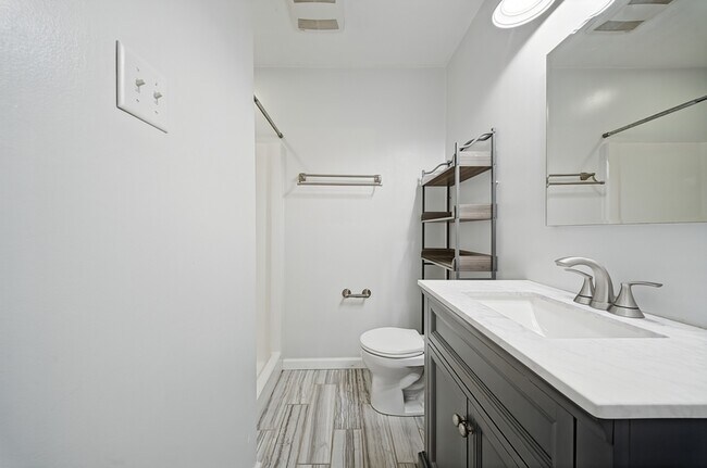Building Photo - 1128 Grandy Ct