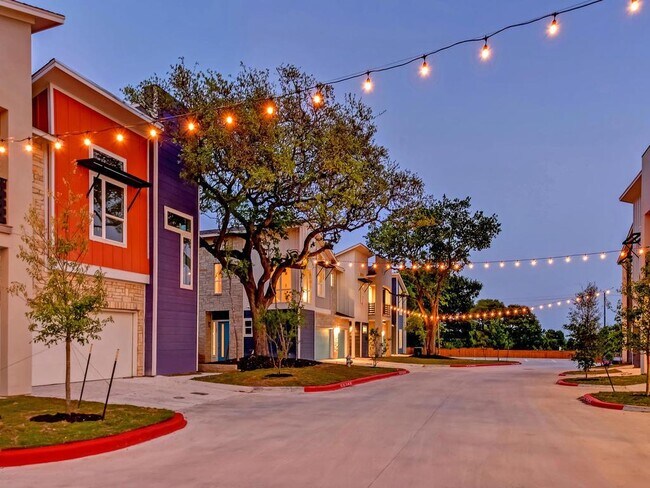 Building Photo - 8922 Menchaca Rd