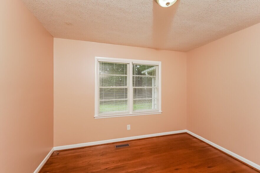 Building Photo - 417 19th Terrace NE