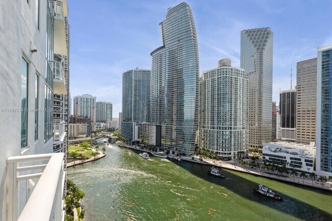 Building Photo - 900 Brickell Key Blvd