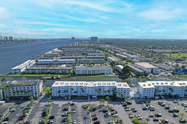 Building Photo - 104 Paradise Harbour Blvd