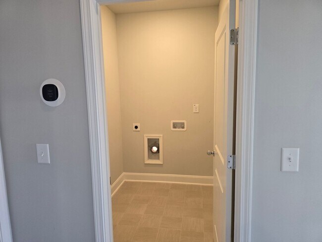 Building Photo - Perfect Mebane Location!