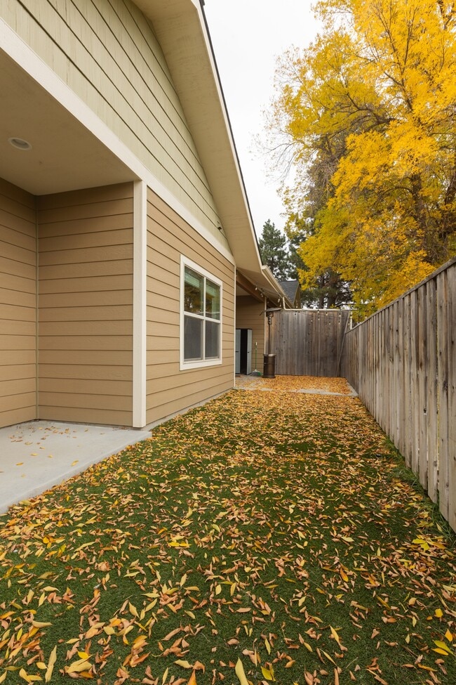 Building Photo - 16 Naomi Rose Ln