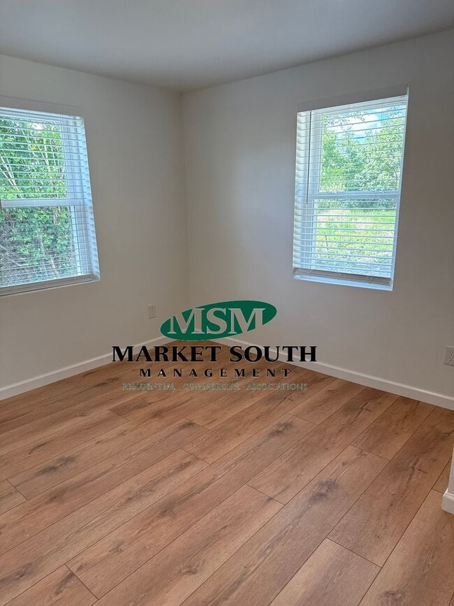 Building Photo - Charming Renovated 2BR/1BA Cottage in West...
