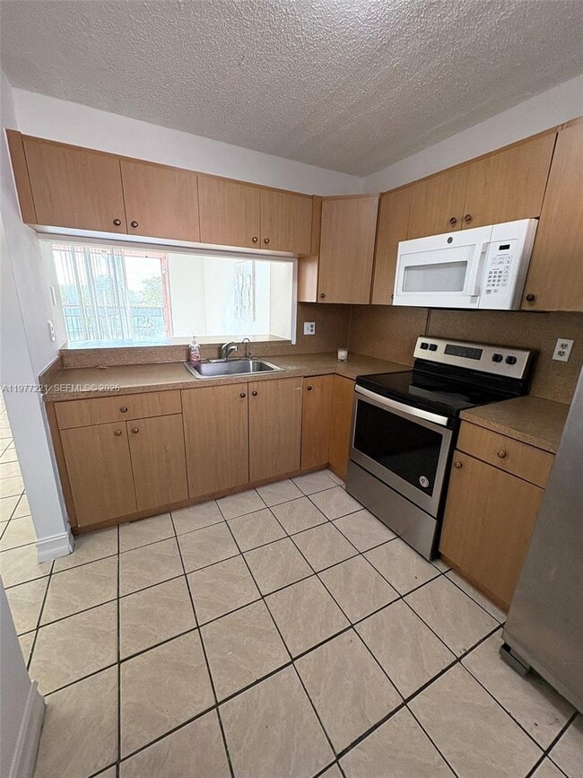 Building Photo - 19805 SW 114th Ave