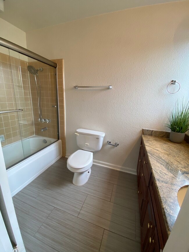 Master bath - 2022 Delaware Ave