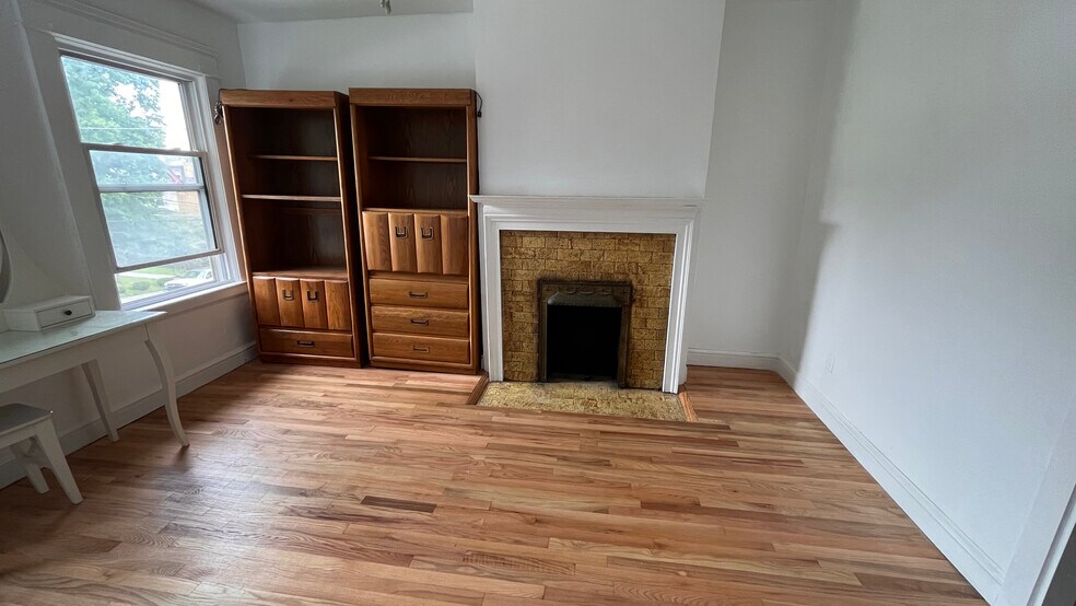 Building Photo - 5859 Hobart St