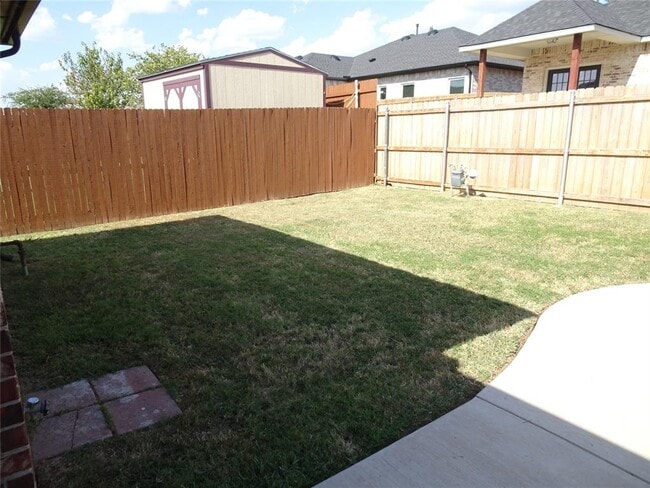 Building Photo - 8412 Pinewood Dr