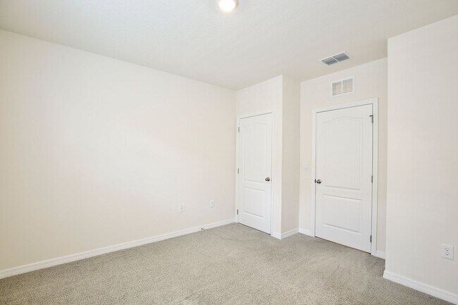 Building Photo - Beautiful 4 Bedroom, 2 bath home is Available for Rent in the Forest Lake Community!