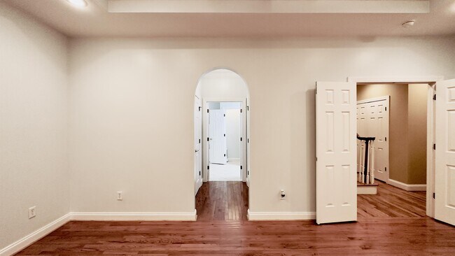 Building Photo - 423 Sterling Dr