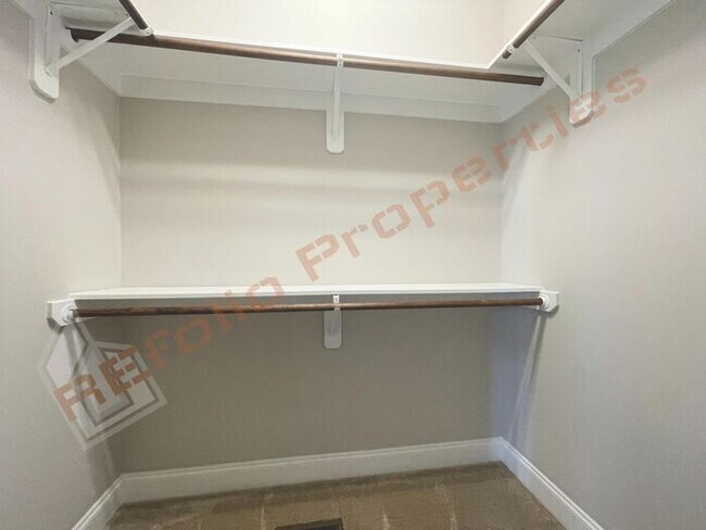 Building Photo - Lovely & Spacious 3 Bedroom, 2.5 Bathroom ...