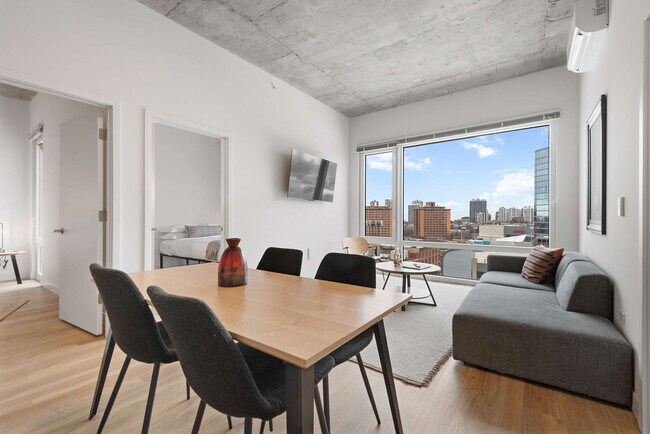 Building Photo - 853 W Blackhawk St