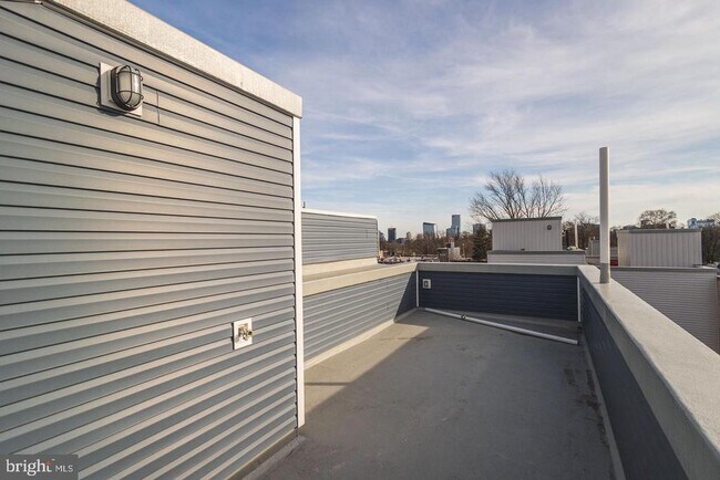 Building Photo - 3030 W Girard Ave