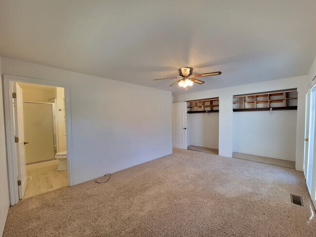 Building Photo - West Pasco Location a Block from the Colum...