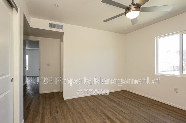 Building Photo - 6077 N 60th Ave