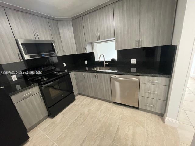 Building Photo - 11905 NE 2nd Ave