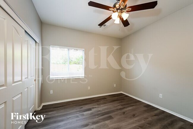 Building Photo - 10549 Bardilino St