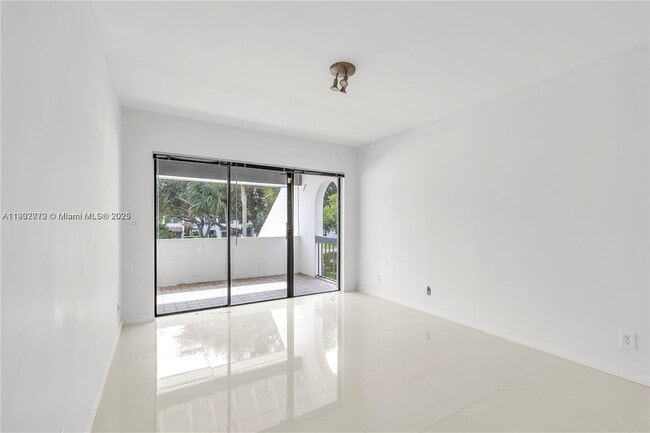 Building Photo - 295 Fern Dr